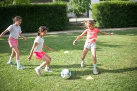 [德甲]于帕梅卡诺回传失误 洪萨克断球打空门