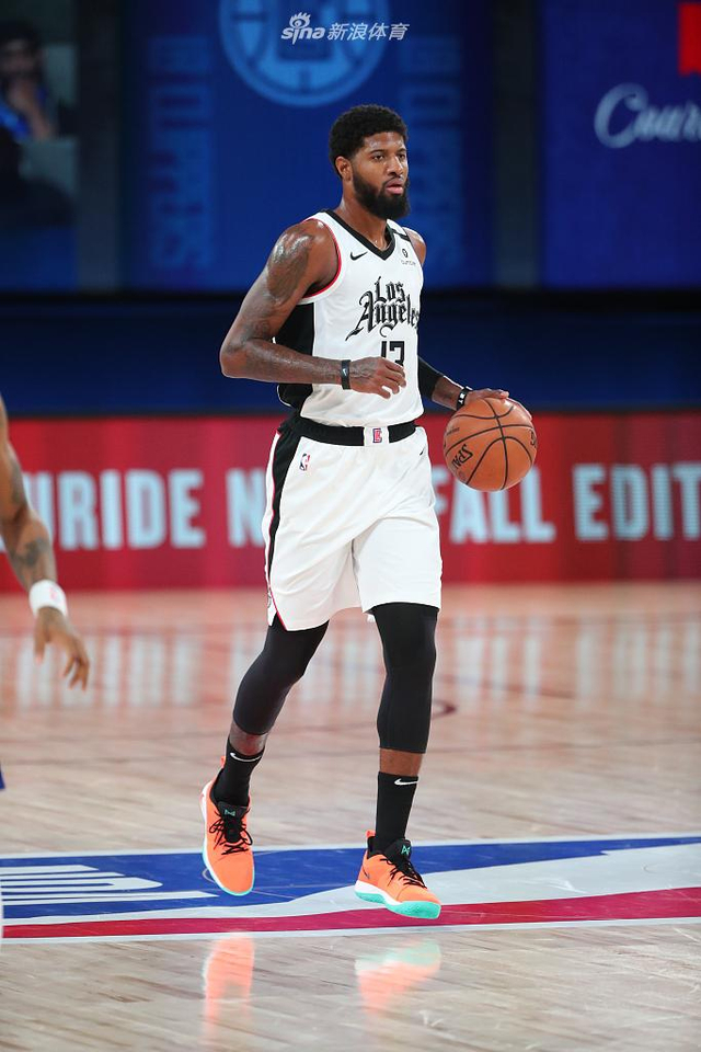 告她们具备 告她们具备